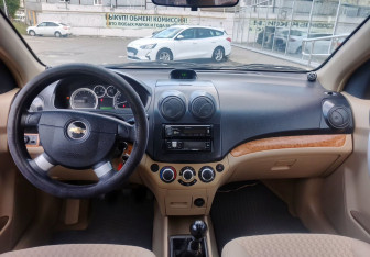 Подержанный автомобиль Chevrolet Aveo Sedan 2007 года (14 фото)