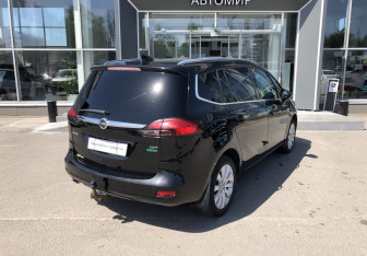 Подержанный автомобиль Opel Zafira Minivan 2016 года (5 фото)