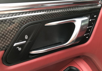 Подержанный автомобиль Porsche Macan 2014 года (16 фото)