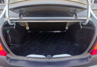 Подержанный автомобиль Renault Logan Sedan 2008 года (12 фото)