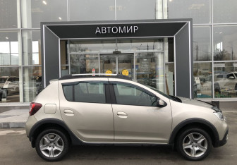 Подержанный автомобиль Renault Sandero 2019 года (5 фото)