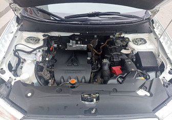 Подержанный автомобиль Mitsubishi ASX 2011 года (11 фото)