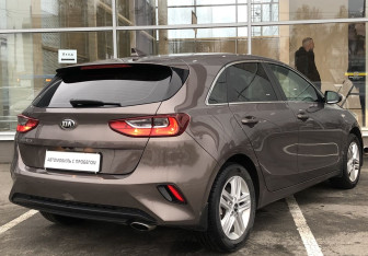 Подержанный автомобиль Kia Ceed Hatchback 2018 года (5 фото)