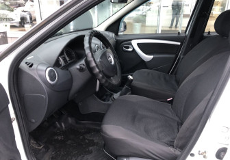 Подержанный автомобиль LADA (ВАЗ) Largus Wagon 2012 года (9 фото)