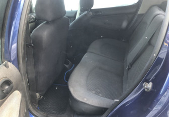 Подержанный автомобиль Peugeot 206 Sedan 2006 года (11 фото)