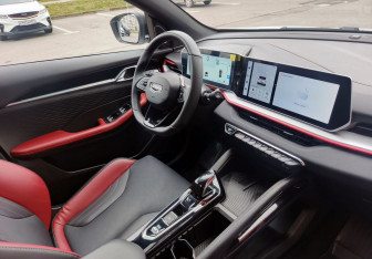 Подержанный автомобиль Geely Coolray 2024 года (14 фото)