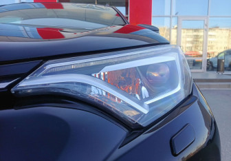 Подержанный автомобиль Toyota RAV4 2019 года (9 фото)