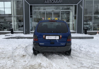 Подержанный автомобиль Renault Megane Hatchback 1997 года (6 фото)