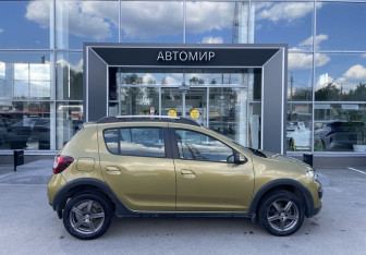Подержанный автомобиль Renault Sandero 2015 года (4 фото)