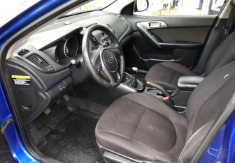 Подержанный автомобиль Kia Cerato Sedan 2010 года (9 фото)