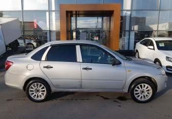 Подержанный автомобиль LADA (ВАЗ) Granta Sedan 2014 года (4 фото)
