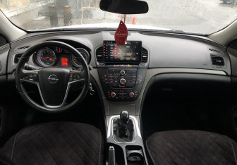 Подержанный автомобиль Opel Insignia Liftback 2010 года (11 фото)