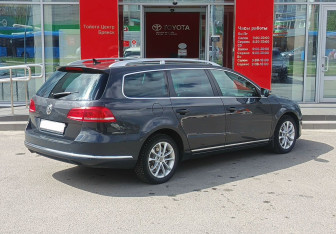 Подержанный автомобиль Volkswagen Passat Wagon 2011 года (5 фото)