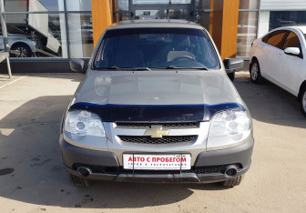 Подержанный автомобиль Chevrolet Niva 2015 года (2 фото)