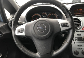 Подержанный автомобиль Opel Corsa 2008 года (12 фото)