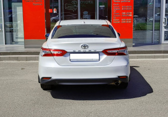 Подержанный автомобиль Toyota Camry Sedan 2021 года (6 фото)