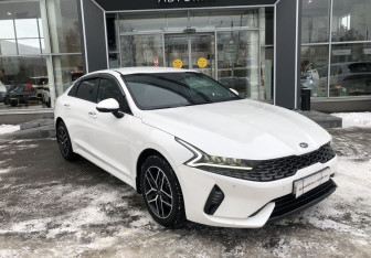 Подержанный автомобиль Kia K5 2021 года (3 фото)