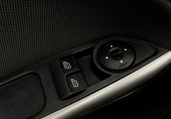 Подержанный автомобиль Ford Focus Sedan 2013 года (13 фото)