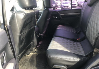 Подержанный автомобиль Mitsubishi Pajero 2008 года (11 фото)