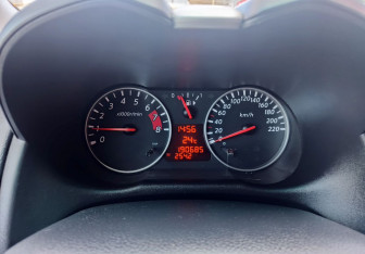 Подержанный автомобиль Nissan Note 2013 года (13 фото)