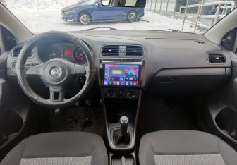 Подержанный автомобиль Volkswagen Polo Sedan 2011 года (15 фото)