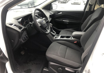 Подержанный автомобиль Ford Kuga 2017 года (9 фото)