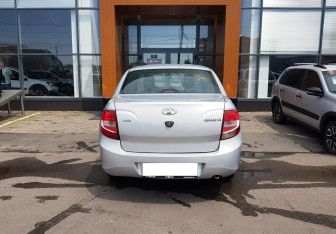 Подержанный автомобиль LADA (ВАЗ) Granta Sedan 2015 года (6 фото)