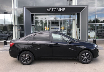 Подержанный автомобиль LADA (ВАЗ) Vesta Sedan 2017 года (4 фото)