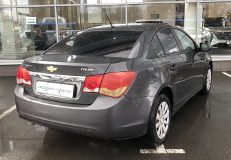 Подержанный автомобиль Chevrolet Cruze Sedan 2011 года (5 фото)