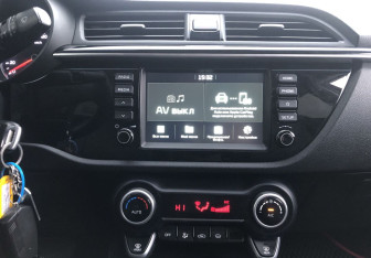 Подержанный автомобиль Kia Rio Sedan 2019 года (14 фото)