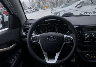 Подержанный автомобиль LADA (ВАЗ) Vesta Sedan 2018 года (12 фото)