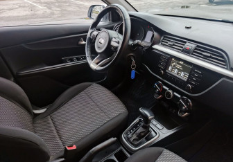 Подержанный автомобиль Kia Rio Sedan 2019 года (14 фото)