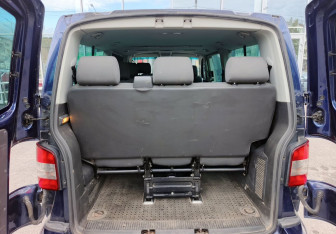 Подержанный автомобиль Volkswagen Caravelle 2007 года (12 фото)