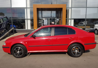 Подержанный автомобиль Skoda Octavia Liftback 2006 года (8 фото)