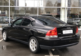 Подержанный автомобиль Volvo S60 2007 года (7 фото)