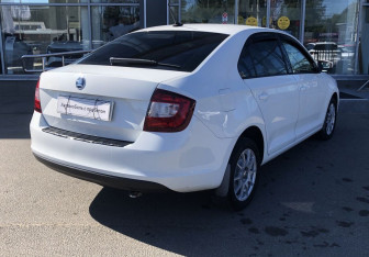 Подержанный автомобиль Skoda Rapid Liftback 2019 года (5 фото)