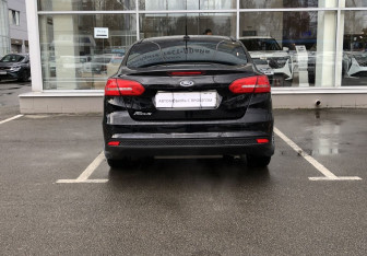 Подержанный автомобиль Ford Focus Sedan 2019 года (6 фото)