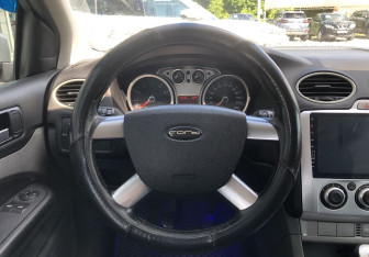 Подержанный автомобиль Ford Focus Sedan 2008 года (12 фото)