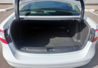 Подержанный автомобиль Renault Fluence 2013 года (12 фото)
