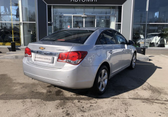 Подержанный автомобиль Chevrolet Cruze Sedan 2011 года (5 фото)