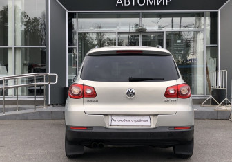 Подержанный автомобиль Volkswagen Tiguan 2010 года (6 фото)