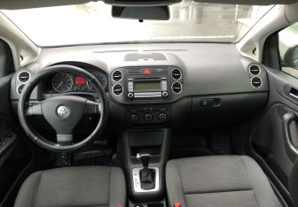 Подержанный автомобиль Volkswagen Golf Plus 2008 года (11 фото)