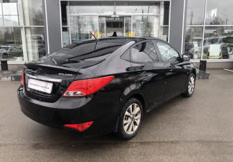 Подержанный автомобиль Hyundai Solaris Sedan 2014 года (5 фото)