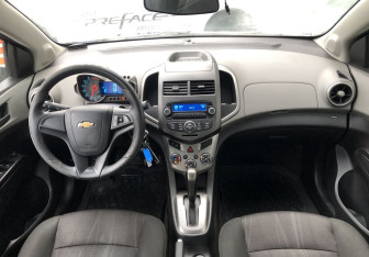 Подержанный автомобиль Chevrolet Aveo Sedan 2014 года (10 фото)