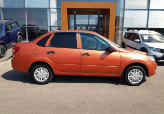 Подержанный автомобиль LADA (ВАЗ) Granta Sedan 2013 года (4 фото)