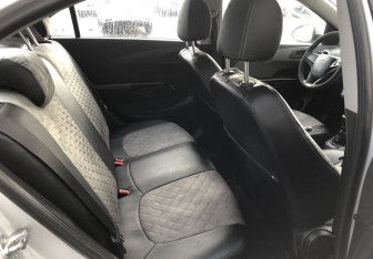 Подержанный автомобиль Chevrolet Aveo Hatchback 2012 года (11 фото)