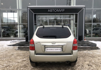 Подержанный автомобиль Hyundai Tucson 2008 года (6 фото)