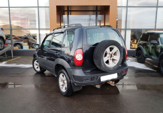 Подержанный автомобиль Chevrolet Niva 2015 года (7 фото)