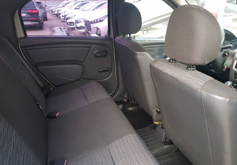 Подержанный автомобиль Renault Logan Sedan 2011 года (10 фото)