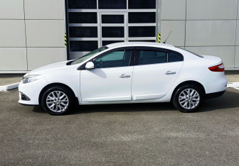 Подержанный автомобиль Renault Fluence 2013 года (8 фото)